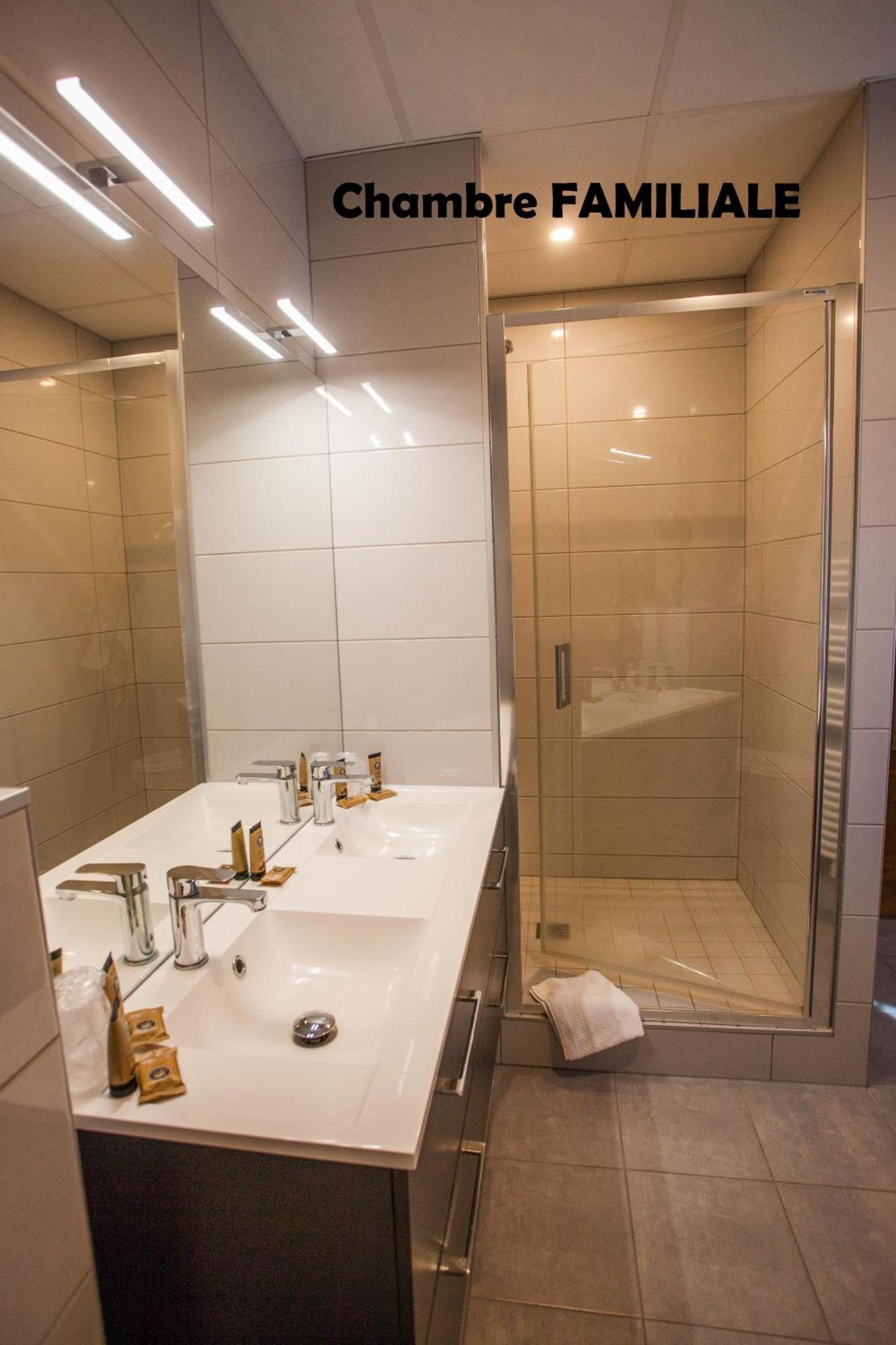 Hotel Terminus - Pizzeria Pizz'A Gogo - Salle De Sport - Face A La Gare 롱르소니에 외부 사진