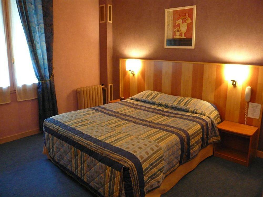 Hotel Terminus - Pizzeria Pizz'A Gogo - Salle De Sport - Face A La Gare 롱르소니에 외부 사진
