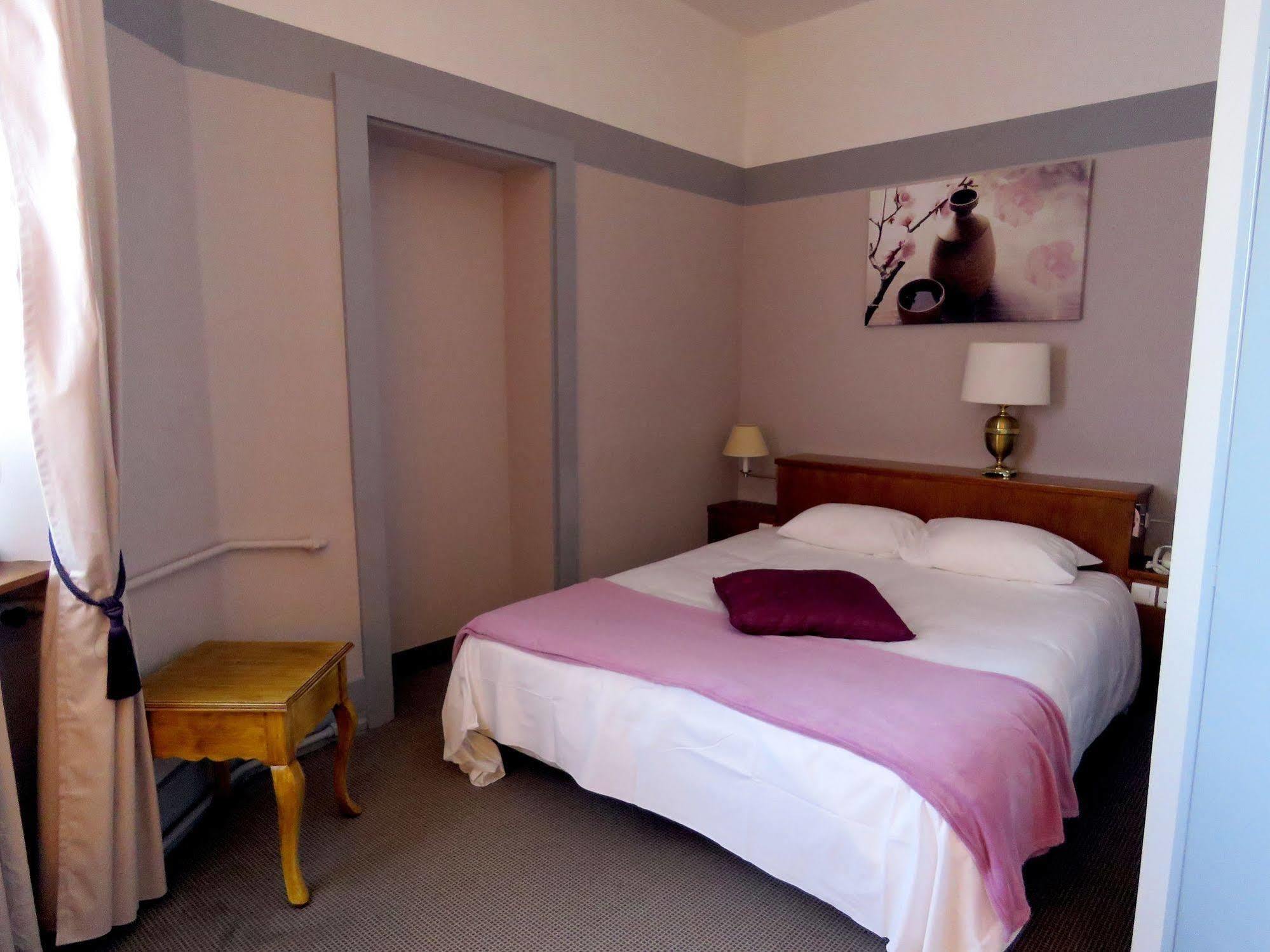 Hotel Terminus - Pizzeria Pizz'A Gogo - Salle De Sport - Face A La Gare 롱르소니에 외부 사진