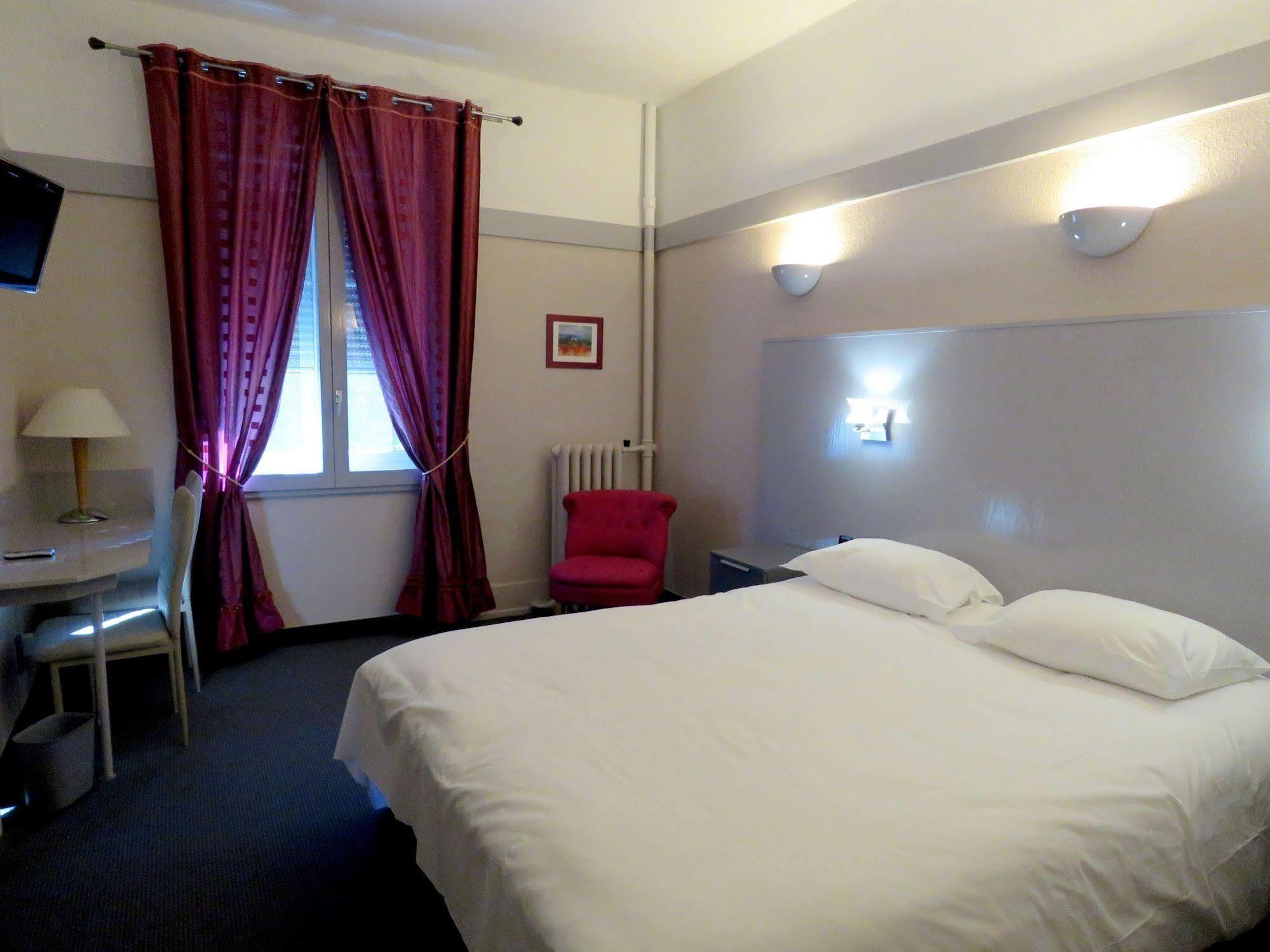 Hotel Terminus - Pizzeria Pizz'A Gogo - Salle De Sport - Face A La Gare 롱르소니에 외부 사진